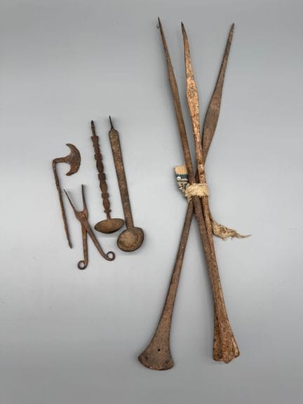 SET AUS SCHMIEDEEISENOBJEKTEN – Nigeria, Kamerun, 