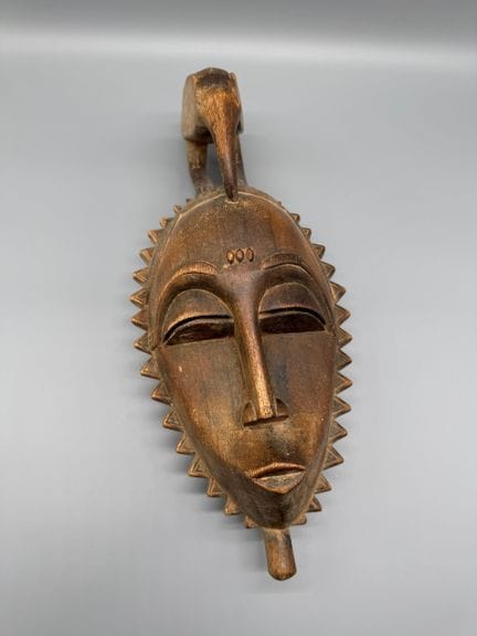 MASQUE YAOURE, COTE-D'IVOIRE Bois à patine claire,