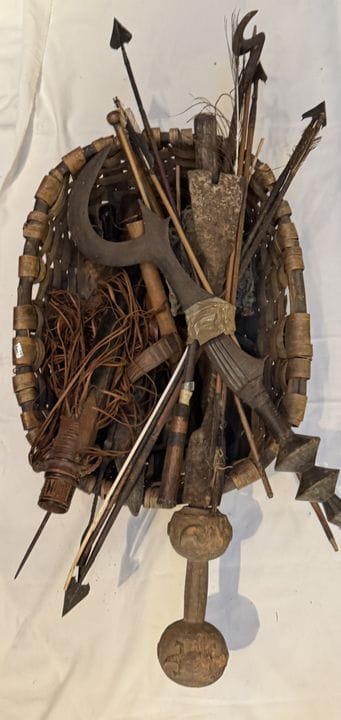 ENSEMBLE D'ARMES DE PARADE, DE FLECHES
Milieu du X
