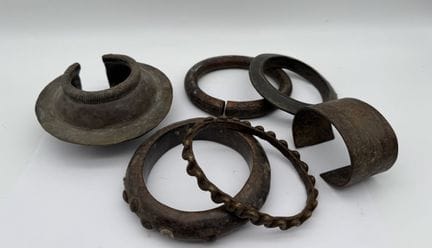 LOT DE BRACELETS
Première moitié du XXe siècle. La