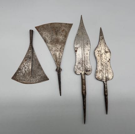 ENSEMBLE DE 4 PIECES (2 LANCES ET 2 HACHETTES) All