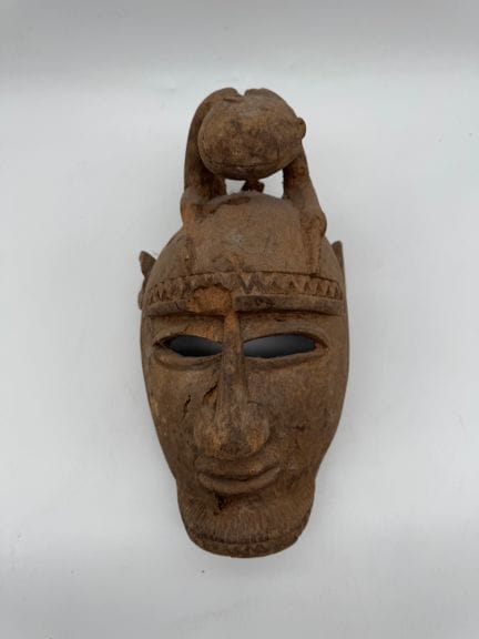 MASQUE SURMONTE D'UN PERSONNAGE
Milieu du XXe sièc