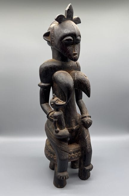 MERE A L'ENFANT ASSISE SUR UN SIEGE, SENOUFO, BURK