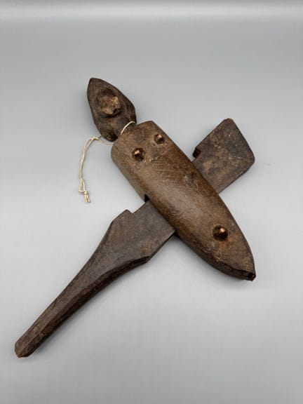 SERRURE DE GRENIER, BAMANA, MALI 
Bois à patine cl