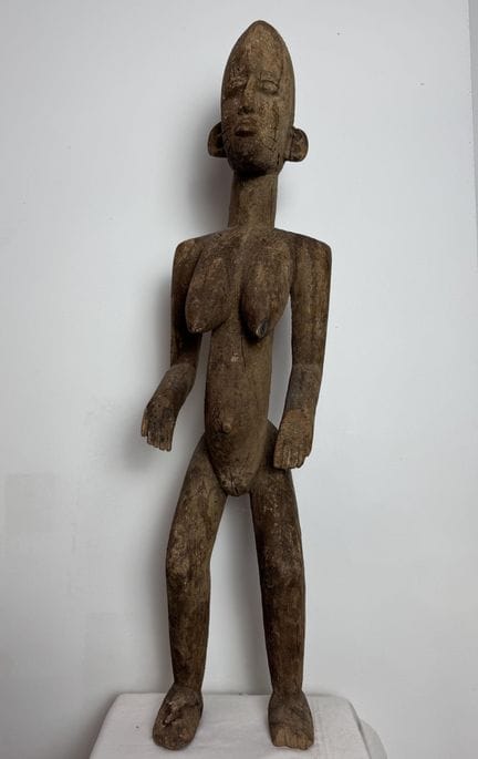 STATUE FEMININE, LOBI, BURKINA FASO Bois à patine 