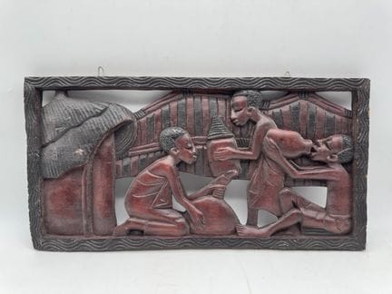PANNEAU SCULPTE A SCENE DE VILLAGE - AFRIQUE
Milie