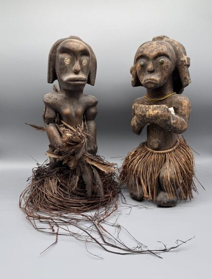 LOT DE DEUX STATUES DE GARDIENS DE RELIQUAIRE ANTH