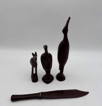 ENSEMBLE DE QUATRE OBJETS EN BOIS
Seconde moitié d