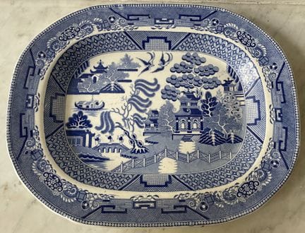 Plato rectangular en loza inglesa, Staffordshire, 