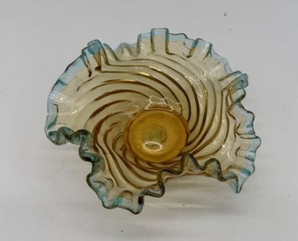 琥珀色与蓝色玻璃小碟或收纳盘

（内部编号：OD923）