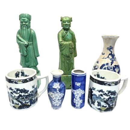 Lot of 5 Chinese Porcelain Items Including a Pair 