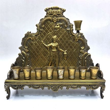 Menorá de Hanukkah de bronce vintage de temática j