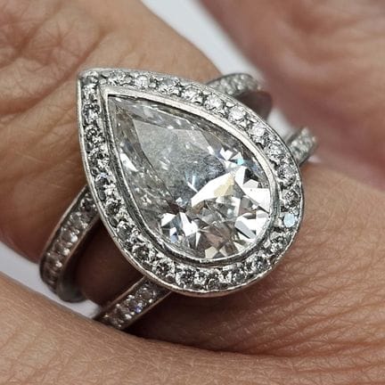 Very Fine 18K White Gold or Platinum Ring w/ 3.02 