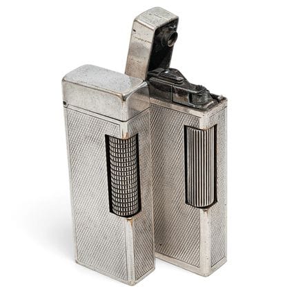 （2件）复古登喜路打火机，20世纪后期 艺术家/设计师/制造商：登喜路 材质：金属 标记：底座刻有“