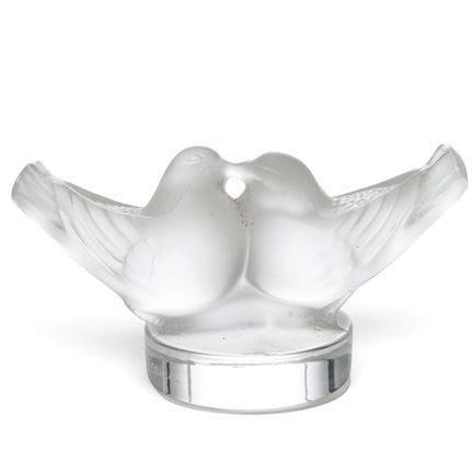 拉利克（Lalique）磨砂水晶“爱侣鸟”镇纸，20世纪，法国。艺术家/设计师/制造商：拉利克（La