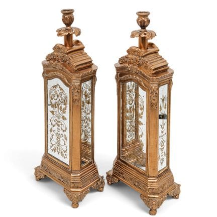 Paire de bougeoirs en bois doré avec miroirs, XXe 