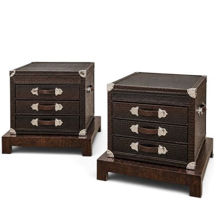 一对 Restoration Hardware “Richard's” 行李箱式床头柜 20世纪末至