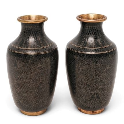 Paar japanischer Cloisonné-Emaille-Vasen, Ende des