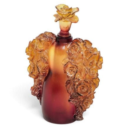 Vintage-Parfümflakon im böhmischen Stil mit Rosenm