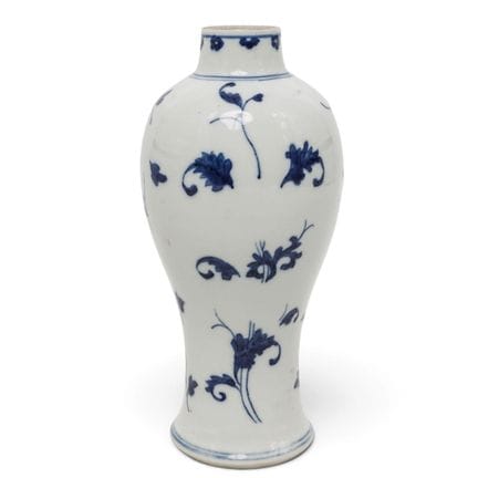 Antike chinesische Vase aus blau-weißem Porzellan,