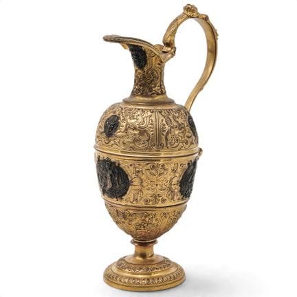Mythologische Kanne aus vergoldeter Bronze im Stil