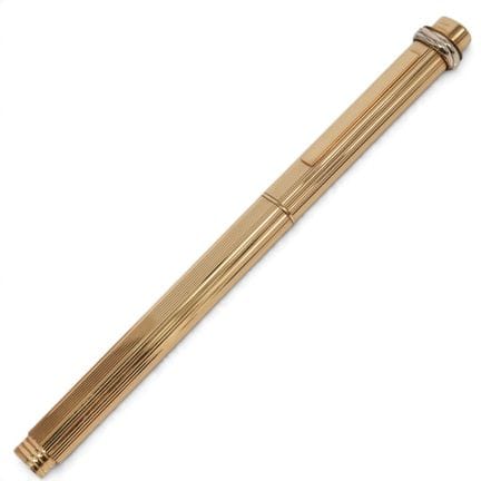 Stylo roller Cartier plaqué or « Trinity » à motif