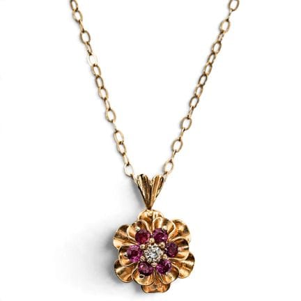 Collier avec pendentif en forme de fleur en or jau