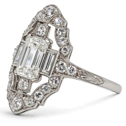 Bague Art déco en platine avec diamant taille émer