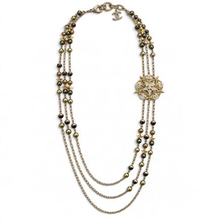 Collier Chanel 2017, France : collier fantaisie à 