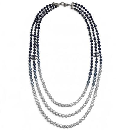 Collier long à trois rangs Chanel, perles de fanta