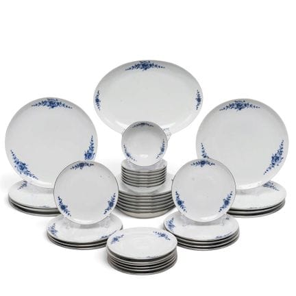 (39 pc) Eschenbach Danish Blue Porcelain Dinner Se