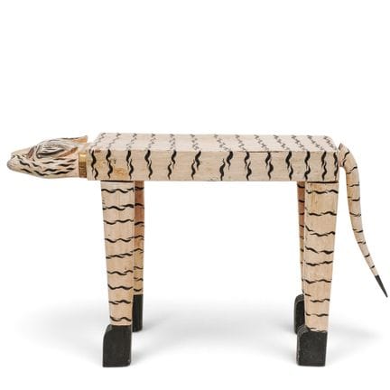 Tavolino in legno a forma di tigre, opera d’arte p