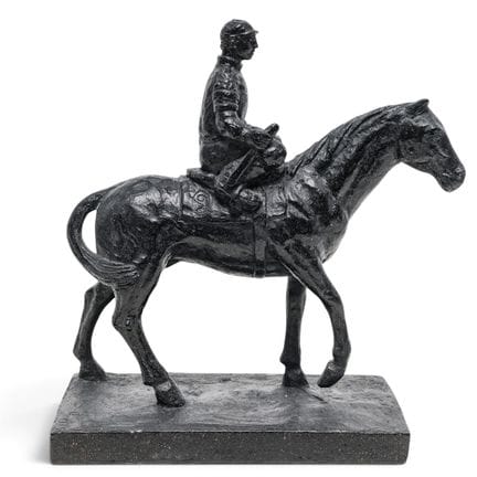 Austin Productions, scultura in gesso raffigurante
