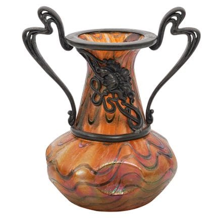Vase en verre d'art irisé attribué à Loetz, avec i
