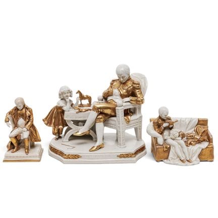 (3 pezzi) Gruppo scultoreo in porcellana “Napoleon