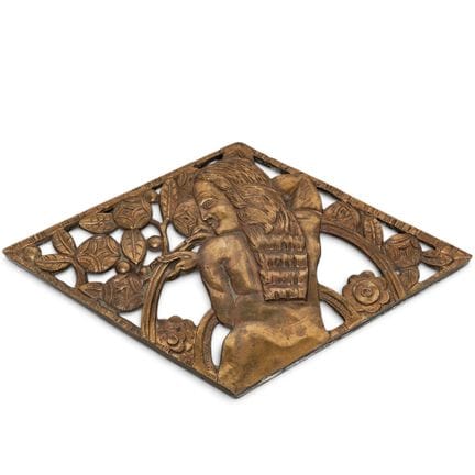 Plaque en relief figurative Art déco en bronze, dé
