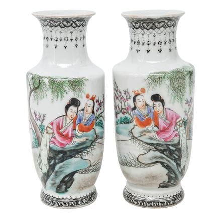 Paire de vases chinois en porcelaine « Famille Ros