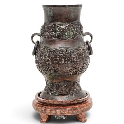 Vase « hu » chinois en bronze de style archaïsant,
