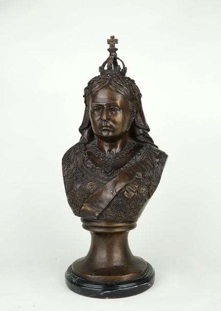 Büste von Königin Victoria aus Bronze mit brauner 