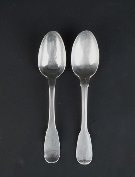 Set of two 950°/00 silver spoons, 18th century
Uni