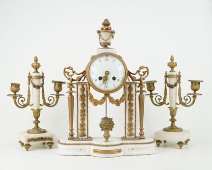 Conjunto de chimenea en bronce dorado, latón y már