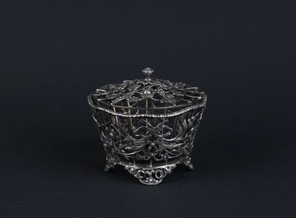 A 925°/00 English silver container in the shape of