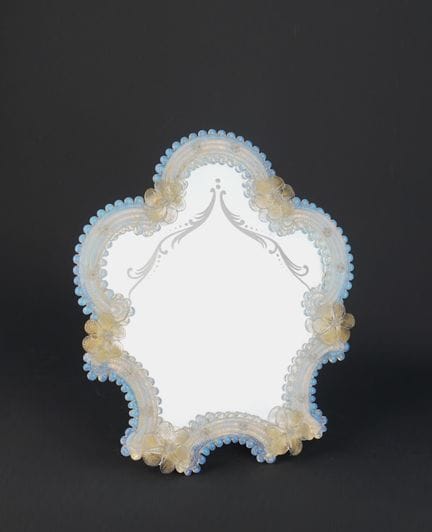 MURANO, atribuido a
Espejo de mesa con forma recor