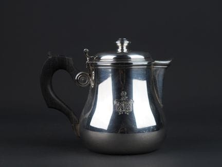 950°/00 silver lidded pitcher with wooden handle
T