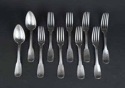 Set of 8 forks and 2 spoons in 950°/00 silver, "un