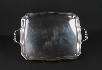 CHRISTOFLE
Silver plated metal tray with a scallop
