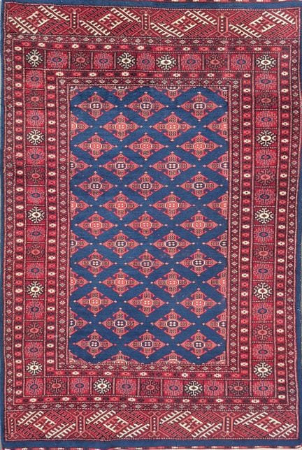 PAKISTAN
Wollteppich
189 x 121,5 cm
Leichte Beschä