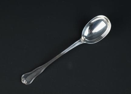 950°/00 silver spoon
Violin-shaped with scrolls an