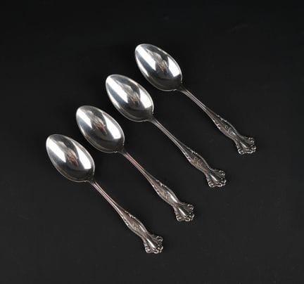Set of 4 spoons made of 925°/00 English silver
The