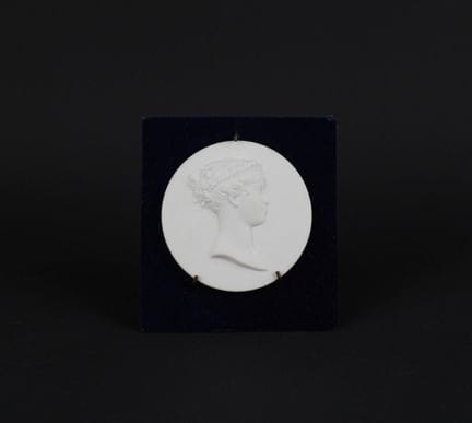 SEVRES
Medaillon aus Porzellan-Biskuit mit dem Por